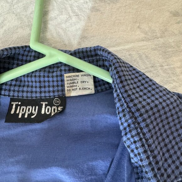 Vintage Women's Button Down - Picture 5 of 5